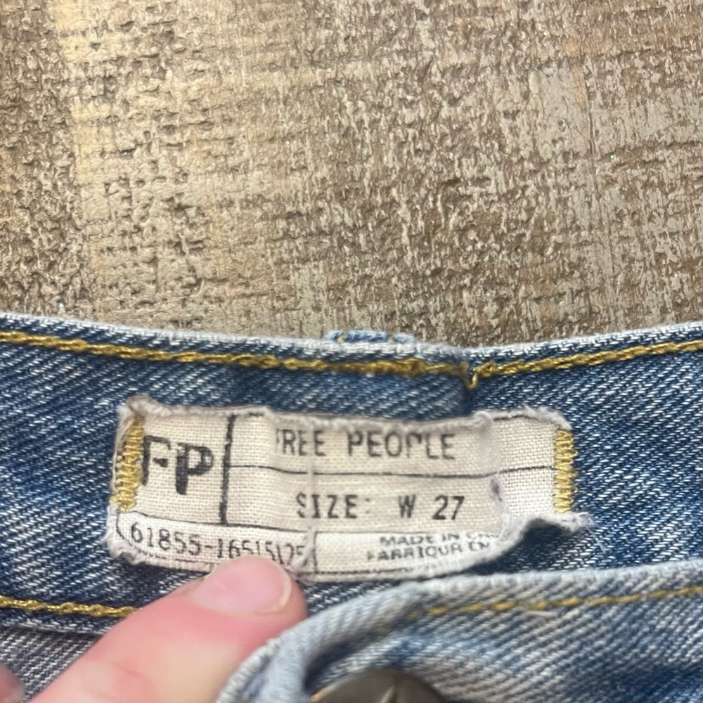 Free people crochet trim high waisted women’s denim shorts - Picture 3 of 3